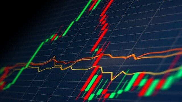 Focus reduz IPCA pela terceira semana seguida, para 4,90%, mas corta também o PIB — e o Copom começa a reunir hoje