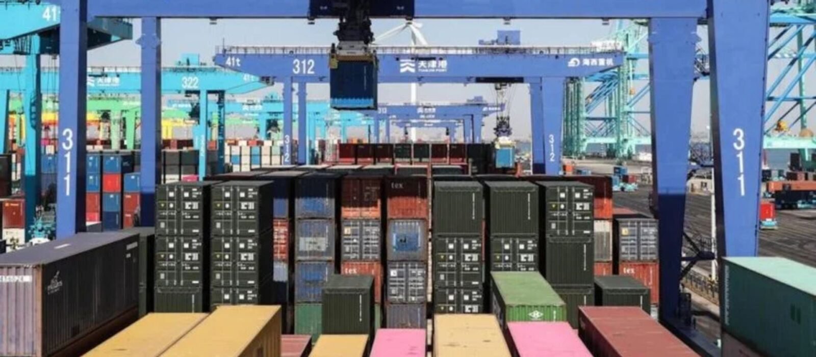 China tem superávit comercial de US$ 119,1 bilhões em agosto, puxado por carros e itens de alta tecnologia
