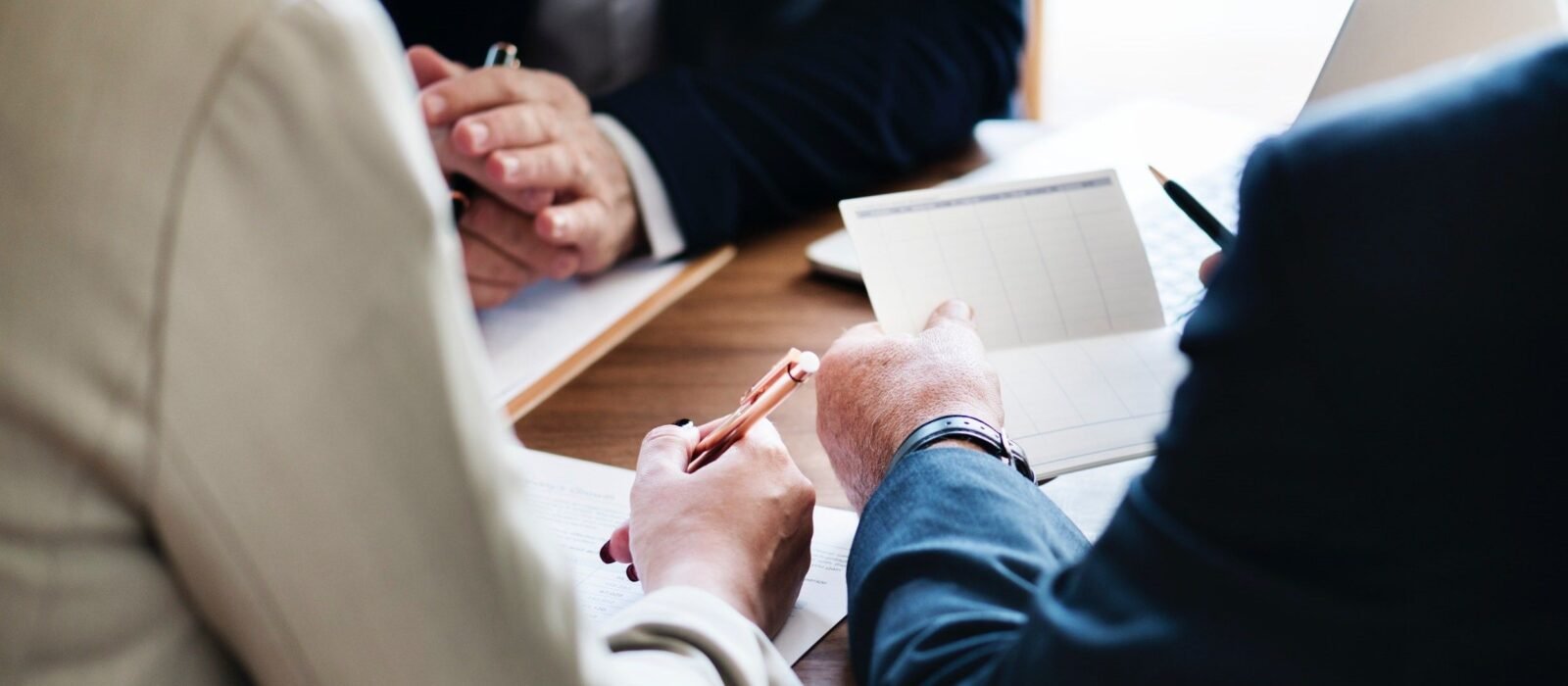 UBS passa a exigir proficiência em IA na contratação de estagiários e trainees a partir do ciclo 2027