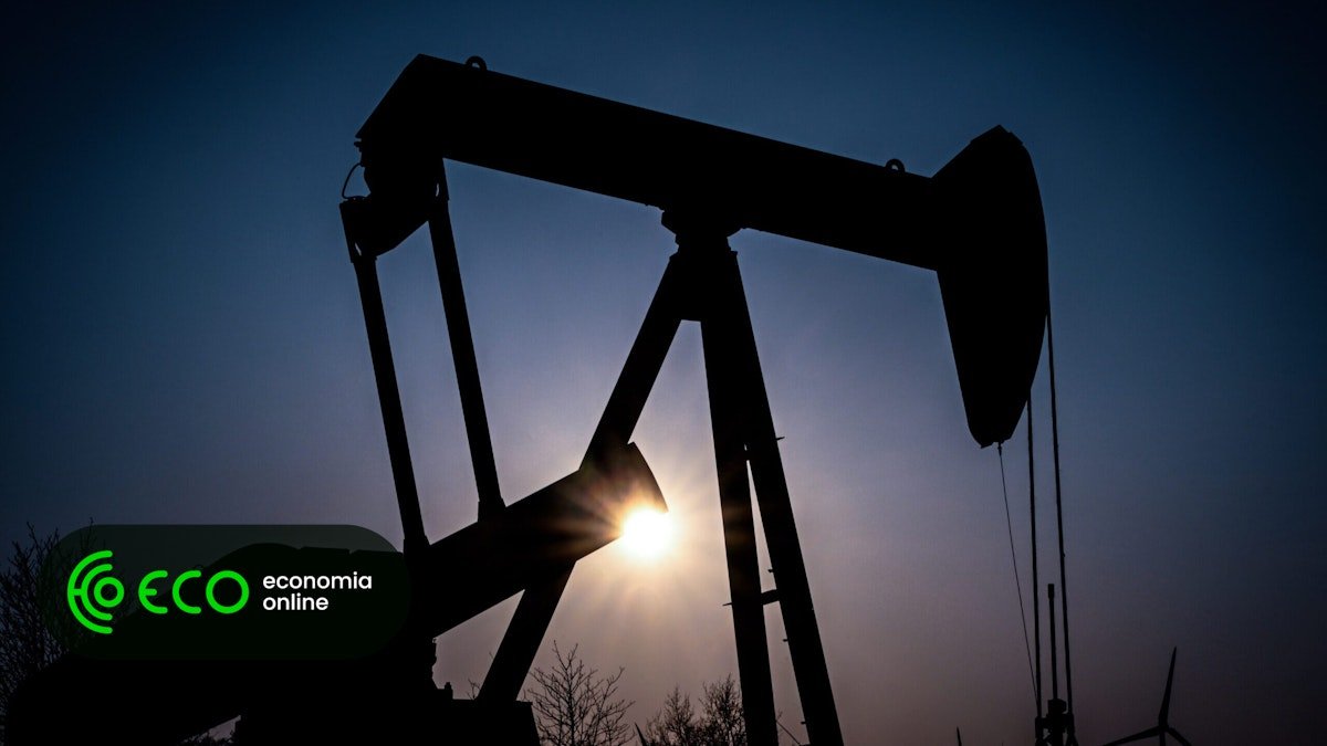 Brent supera US$ 100 pela primeira vez desde julho após nova escalada no Oriente Médio