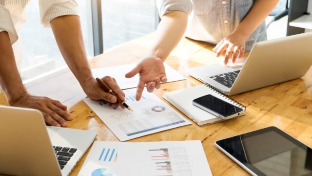 Pesquisa aponta 52% dos pequenos negócios brasileiros usando IA, sem redução de quadro